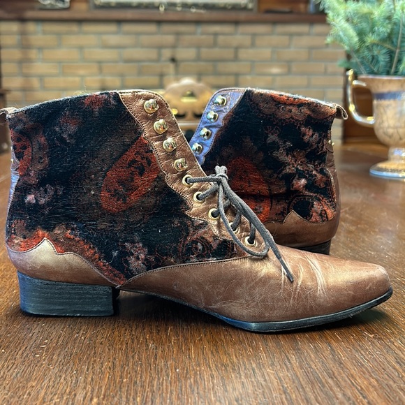 Margaret J Victorian booties - Picture 13 of 14